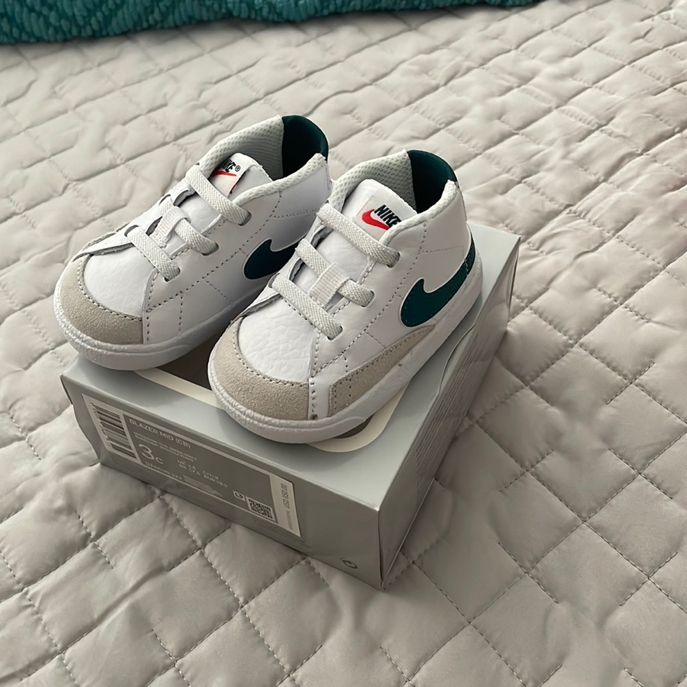Nike Blazer Mid - size 3c
